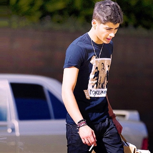 Zaynatchet's profile picture. Let me be your hero. •Vampire•