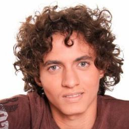 Sou Corinthiano, gosto de comer como qualquer pessoa. 
Sou fã de Billy Ray Cyrus e Luan Santana de musica country e sertaneja.
Mas gosto mais de cantar gospel