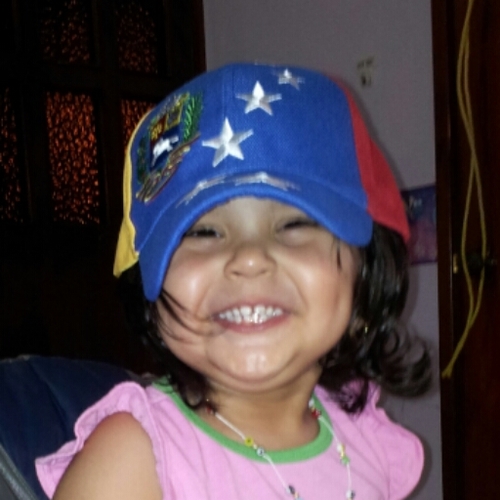 Medico, preocupado por la situacion del pais, aunque siempre con pensamiento positivo, casado y papa de Ma. Laura