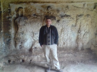 BENİ BİR BEN BİLİRİM BİRDE YARATAN BANA BİR BEN LAZIM BİRDE ANLAYAN