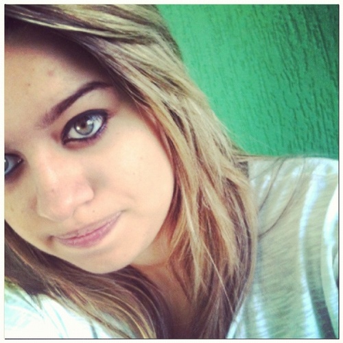 Oi, prazer, você por aqui? Entre e fique a vontade só q não caralho.

n(amor)arada, meu bebê, meu futuro, @viick_gms  ♥