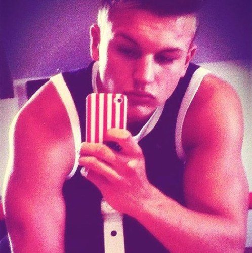 DGino_Flurry's profile picture. 17. | Schausteller-Junge mit Style. | Break Dance No. 1.