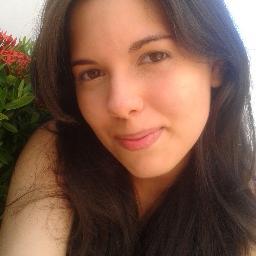 Ei, sorria! Mas não se esconda atrás desse sorriso... Mostre aquilo que você é, sem medo. (CHARLES CHAPLIN) ;)