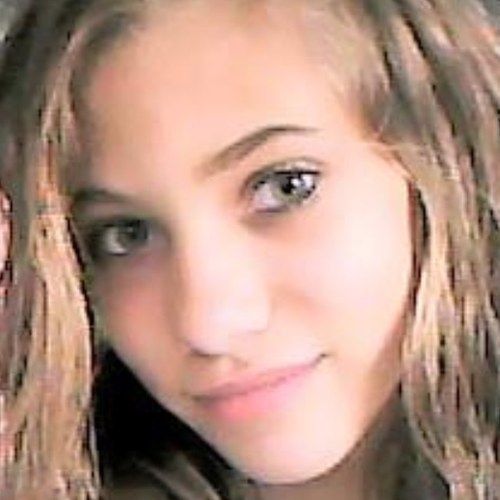 Loves Music, Book Worm, Loves Pretty Little Liars. 3