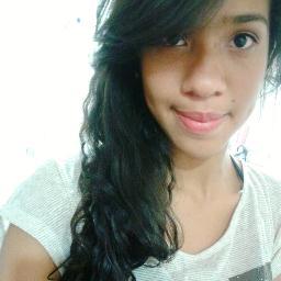 Às vezes é difícil seguir seu coração,mas as lágrimas não significam que você está se perdendo,todo mundo se machuca,basta ser verdadeiro com quem você é. (8)