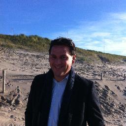 Geb 1969 getrouwd 2 kids like voetbal en skieën work financieel manager @werktalent