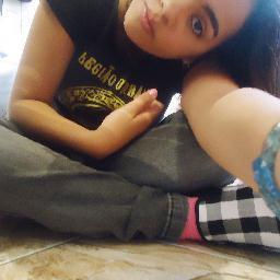 Não sou uma garota perfeita , odeio Rosa , Amo azul&roxo , Sou feliz . Odeio Falsidade . Sou boba . amo fazer nada , amo dormi , amo coca - cola u.u