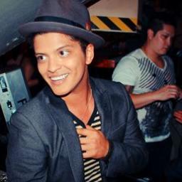   + Feito ; 24.07.12 ; A pessoa que me orgulha cada dia, a pessoa que tira um sorriso meu com a musica, é eu sempre vou te amar. Casada com @BrunoMars :3