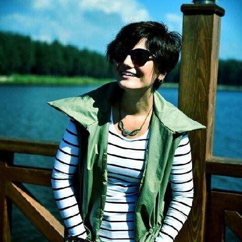 mimar, anne, blogger. Vakit buldukça tasarlar, diker; giyer,giydirir...