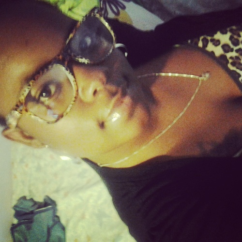 I loVe My DAUGHTER SOO VERY MUCH Cool person layd bacK KEEP IT REAL ... I STAY TO MYSELF love a person who dnt Lie ..