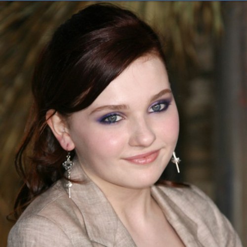 RumpleChild_'s profile picture. My name is Elizabeth, I am the daughter of @theimphimself and @fairytale_belle I am ten years old.