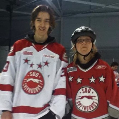 Hockey. Fan. Of the Pittsburgh Penguins favouite players on the team are Tyler Kennedy,Matt Cooke favourite players on the sault greyhounds matt murray