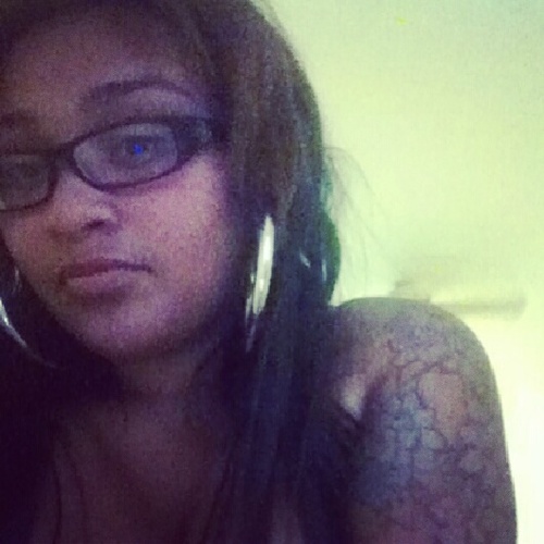 {SEXi SASSY PRECiOUS & RARE...CALi GURL BORN & RAiSED}iD RATHER U NOT FOLLOW ME iF U JUS GONE UNFOLLOW ME...