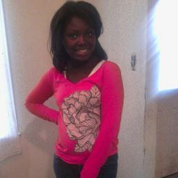 I live to smile and smile while im living :) im with #TreyNation You see that follow button i'd tap that