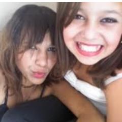 Tenho 13 Aninhos , Sou Legal Brincalhona ,   E amo Minha M.A @yndaia_diiz .. e odeio que fale de mim , 
e agora to seguindo carrera de modelo