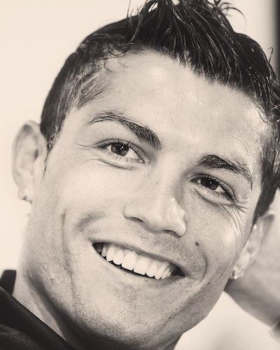 Club de fans internacional de @Cristiano Ronaldo.
Hashtag propio: #CRonaldoTV
Proximamente más...