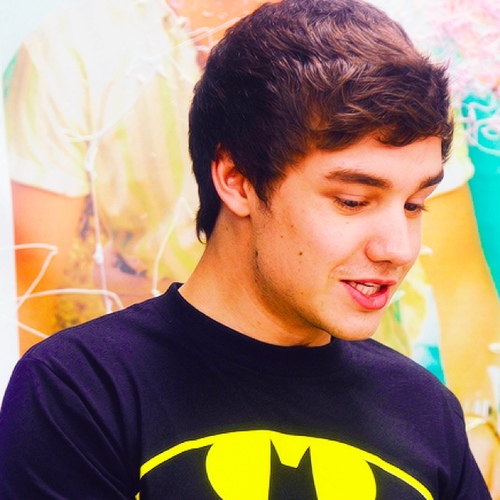 Hi there. I'm Liam. I'm a Junior, majoring in Performing Arts. Talk to me! Single, bisexual.