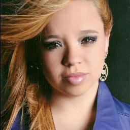 18 anos *-* , aquariana , são paulina , irônica, teimosa, dramática , orgulhosa , irritante , ciumenta , chorona , stressada e apaixonada por Claudio Adão ♥
