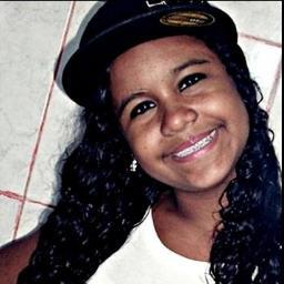 A Princesa aqui Não usa Coroa. Mas Sim, a Aba Reta !