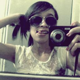▬ Menina tímida,tem vergonha de tudo.Com os amigos,ela é a pessoa mais boba do mundo. Quando gosta de alguém é Sincera.É um pouco ciumenta.Prazer essa sou Eu*