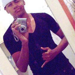 17 anos, romantico, gremista, danço, arrecm to aprendendo mecher aki hihi, namorador, simpatico, estilo próprio... o resto vc vai descobrir aki...