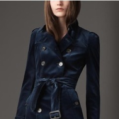 Being_Miranda's profile picture. Wearing high end, but feet planted firmly on the ground.