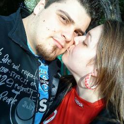 Gaúcho,Fã de Slipknot e outras bandas de Metal. Casado com a @Mah_Coloradaa (TE AMO TUELHA) e adorador de Os Simpsons...Tricolor, Borracho e Imortal de coração!