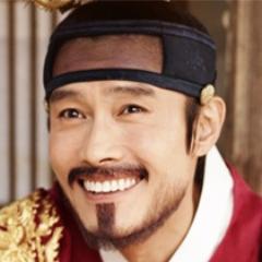 イ・ビョンホンが初の時代劇で、王と影武者の一人二役に挑む『王になった男』公式twitter。２月16日より日本全国公開中。歴史から消された15日間の秘密を描いた、絢爛豪華な宮廷歴史大作。宮廷から女官たちがつぶやきます。http://t.co/FSjSYgTZ