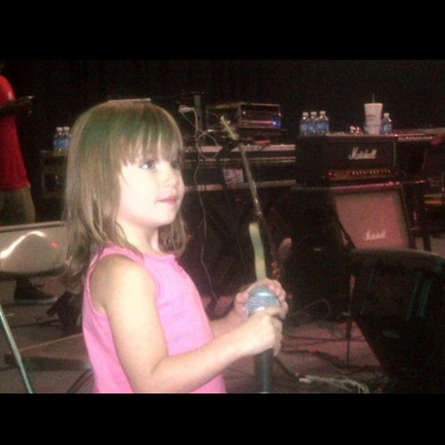 Hi! Im jazmyn but you can call me jazzy i have a big brother name justin