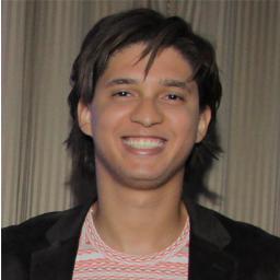 Colunista social no http://t.co/VoeRGwcl9H e jornal O Vip, comercial da revista Fashion News e estudante de Jornalismo na Faculdade Maurício de Nassau.