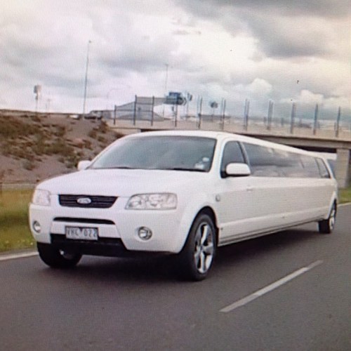 Servicing Albury / Wodonga , Wagga, and country NSW & VIC with sweet rides and cool cars - sedans , limos up to 14 passengers.
