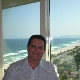 Professor da Universidade Estadual da Paraíba.