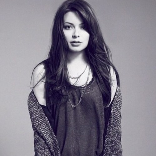 CarlzShay's profile picture. Carly here! I put up with Spencer's wacky inventions, Sam's meat obsession and Freddie's techy nerdness. ~RP account~