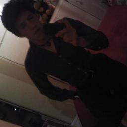 zharpiie's profile picture. 