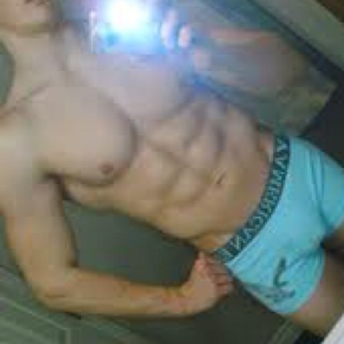 Personal trainer , love the beach and ufc, follow me ill show u where to go