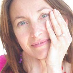 VDanielF's profile picture. Ancrée à #Brocéliande en #Bretagne/ Passionnée par mon environnement, j' ai créé la marque de #bijoux #faitmain et de #vêtements #BrocéliandeSpirit