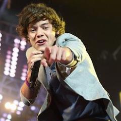 16 yaşındayım.one direction hayranıyım.I lova you one direction 1D...