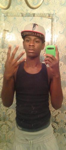 Ima Young Nigga All Bout My Cash . #4hunna . GOONS UNITED! #DSM #MOE fb- IamMoney GangGuns AffiliatedYC