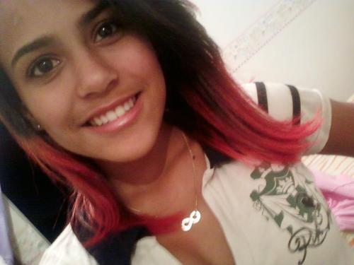 Prazer LehMariah (; não tenho mt o que falar de mim é só conhecendo mesmo (; segue ai que eu sigo de volta ook ;*