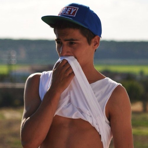 Guy Directioner and Brat, 3 Cher and Demi (Follow backs, just ask) Basketball, Fifa