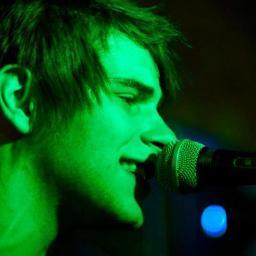 fco dedicado ao vocalista da banda PARALENITA 
since:08/10/2012