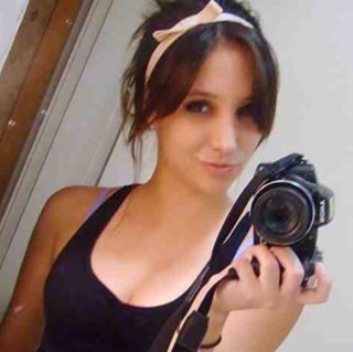Im a slutty girl who loves to bj and who loves to fuck ;) askfm will tweet it ;0 ---3