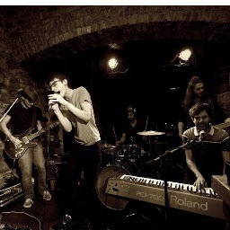We are a London based rock band who enjoy melody, spooky noises, major thirds and coffee. Resident band at Ronnie Scotts. http://t.co/47GgfwHD
