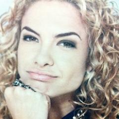 Quando é verdadeiro, você não desiste. E por mais que demore, por mais que doa, quem ama espera! @lua_blanco