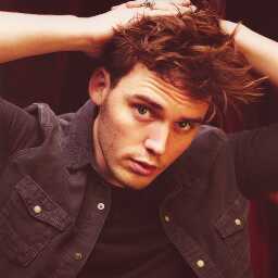 FaceOfRebelion's profile picture. 2tributos unidas por amor a la trilogía creamos esta cuenta para darles noticias de NuevasModas del capitolio. Mentalmente desorientadas Hutchers y esperando CF