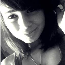 Geminiana,16 anos, linda,timida,engraçada,fofa e chata, amo chocolate,coca-cola,jujuba,internet e minhas vadias.
