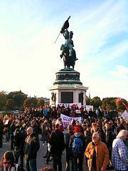 Occupy Vienna Wien FriedensmahnwacheWien waveofaction https://t.co/SuyhFmPdF3