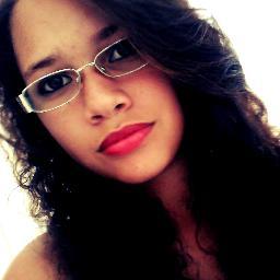 Elα sonhα αcordαdα e chorα sem rαzão.
Elα já ƒez jurαs de αmor e já chorou por ele.
Elα já ƒez grαndes αmigos e com eles grαndes plαnos.
Elα é F E L I Z
