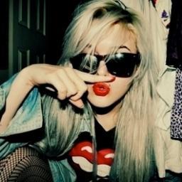 I ♥ Deus, Skate, Sapatos, Roupas, Amigos,Familia, Chocolate, Pc, Celular, Você, Comida,Musica
Doces, Filme,Tudo, Ser Adventista..bj
http://t.co/H4v6VJGhx4