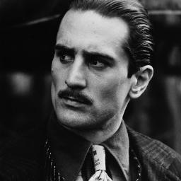 Mantenha os amigos por perto, e os inimigos mais perto ainda. Don Vito Corleone